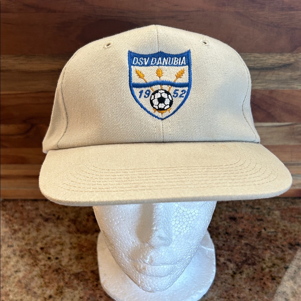 DSV Danubia Beige Cap